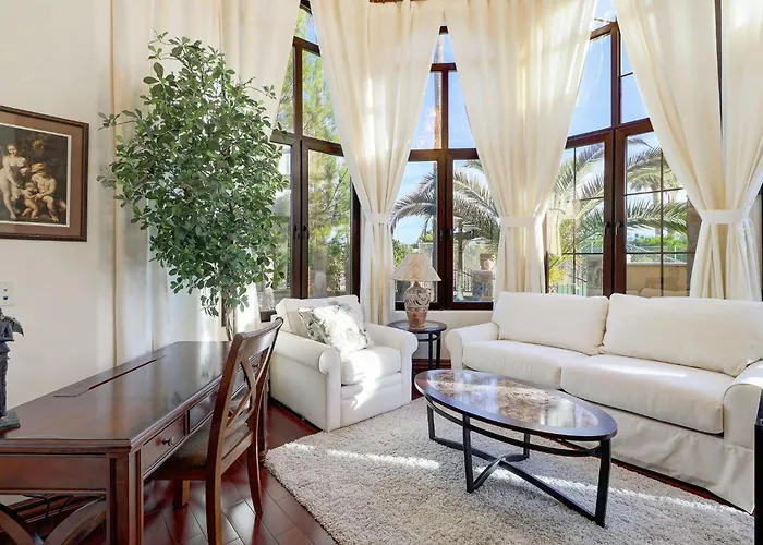 8,000 Sqf - Sport Court, 2 Pools, Golf & Holiday home *